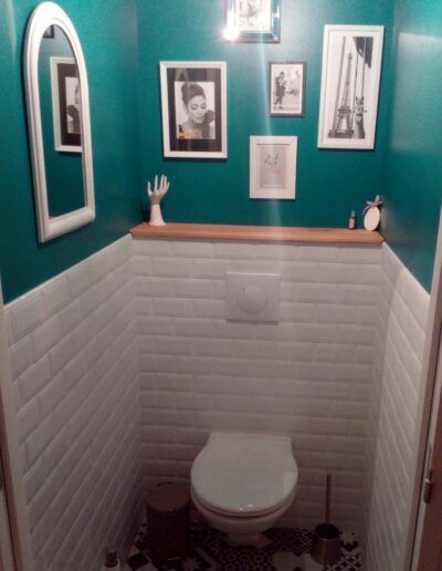 Photo n°38 - Déco int WC toilette cadre miroir carreau de ciment carreau métro bleu