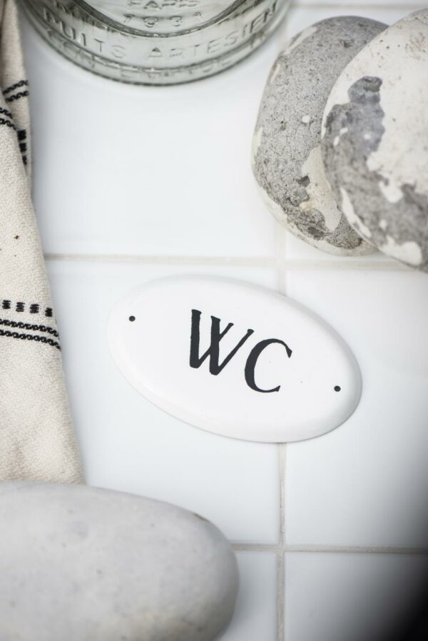 wc toilette toilettes pipi caca déco vintage métal plaque indication pancarte