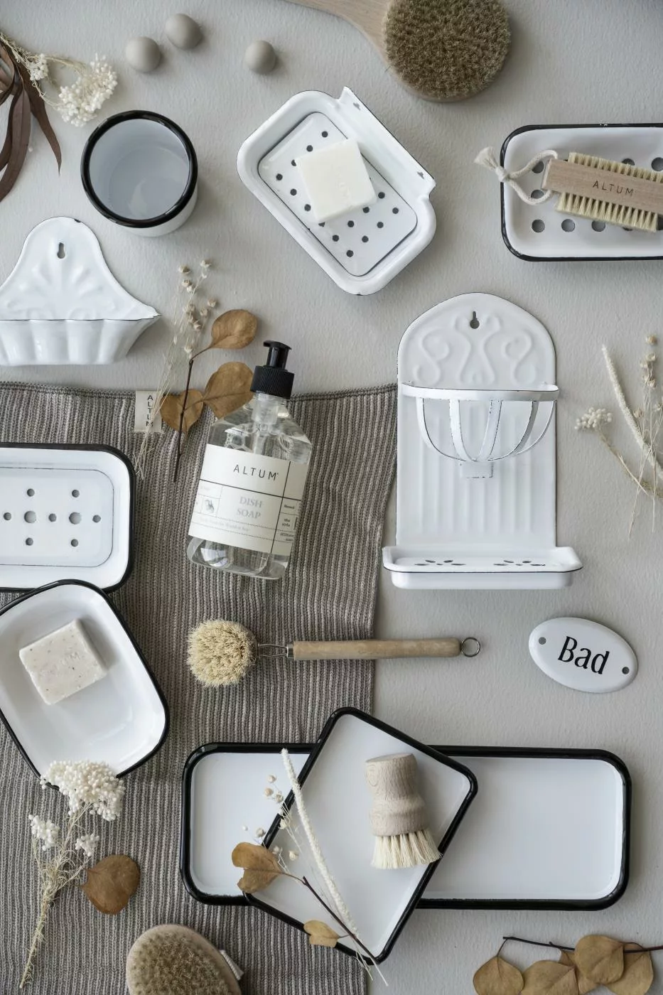 Plateau émaillé blanc à bord noir L17 – Image 2